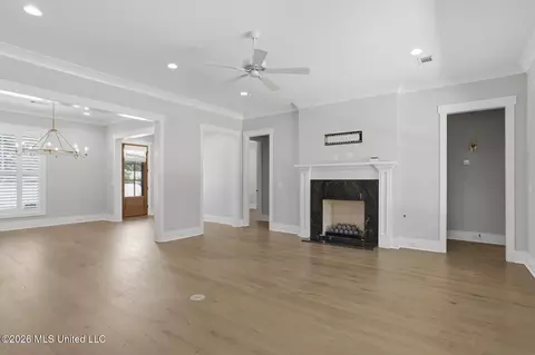 Living - 409 W Oak Cir, Madison, MS 39110 photo 3 of 6