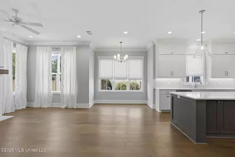 Living - 409 W Oak Cir, Madison, MS 39110 photo 5 of 6