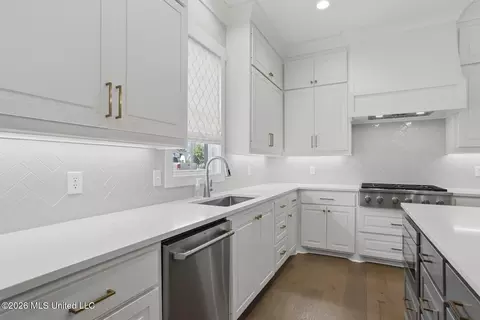 Kitchen - 409 W Oak Cir, Madison, MS 39110 photo 4 of 6