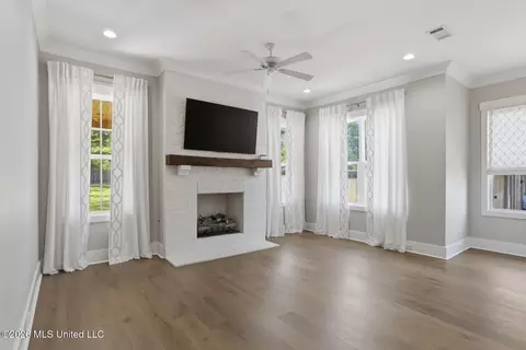 Living - 409 W Oak Cir, Madison, MS 39110 photo 6 of 6