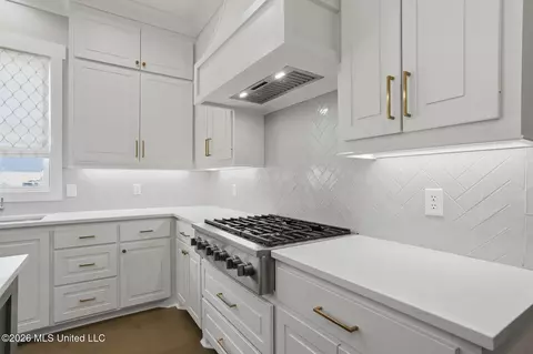 Kitchen - 409 W Oak Cir, Madison, MS 39110 photo 5 of 6