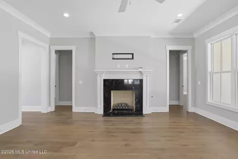 Living - 409 W Oak Cir, Madison, MS 39110 photo 2 of 6