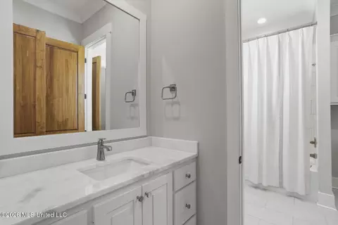 Bath - 409 W Oak Cir, Madison, MS 39110 photo 4 of 6