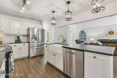 Kitchen - 471 Hope Rd, Coldwater, MS 38618 photo 2 of 3