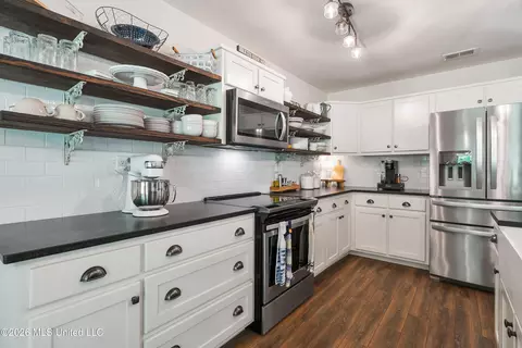 Kitchen - 471 Hope Rd, Coldwater, MS 38618 photo 3 of 3