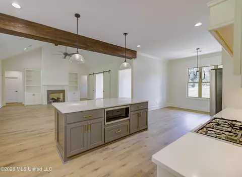 Kitchen - 104 Plainview Dr, Vicksburg, MS 39180 photo 5 of 7
