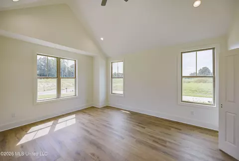 Bedroom - 104 Plainview Dr, Vicksburg, MS 39180 photo 2 of 10