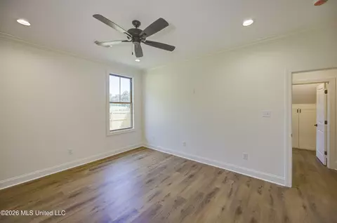 Bedroom - 104 Plainview Dr, Vicksburg, MS 39180 photo 9 of 10