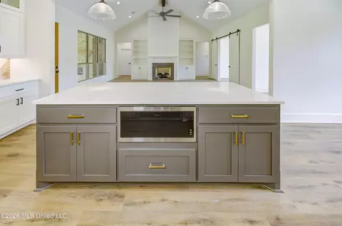 Kitchen - 104 Plainview Dr, Vicksburg, MS 39180 photo 7 of 7