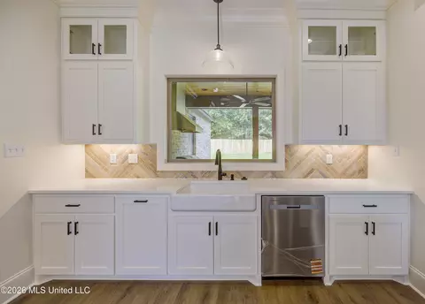 Kitchen - 104 Plainview Dr, Vicksburg, MS 39180 photo 4 of 7