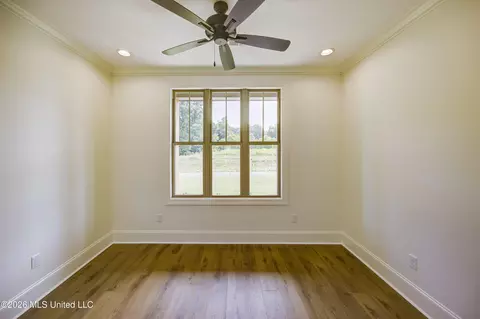 Bedroom - 104 Plainview Dr, Vicksburg, MS 39180 photo 1 of 10