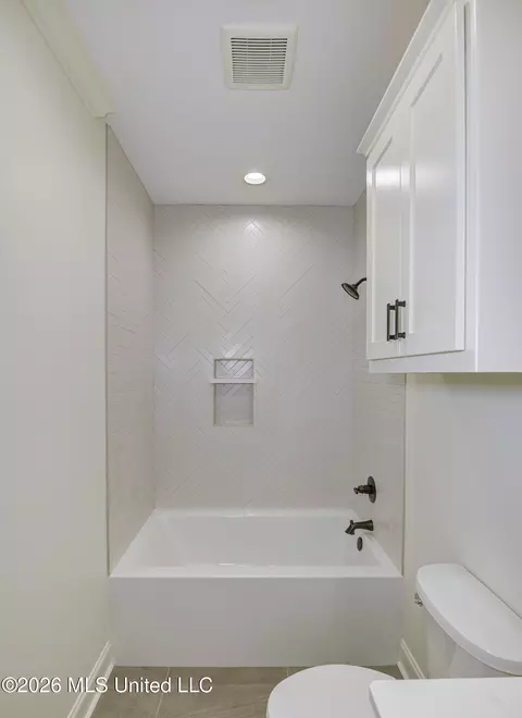 Bath - 104 Plainview Dr, Vicksburg, MS 39180 photo 8 of 9
