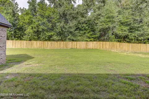 Exterior - 104 Plainview Dr, Vicksburg, MS 39180 photo 5 of 11