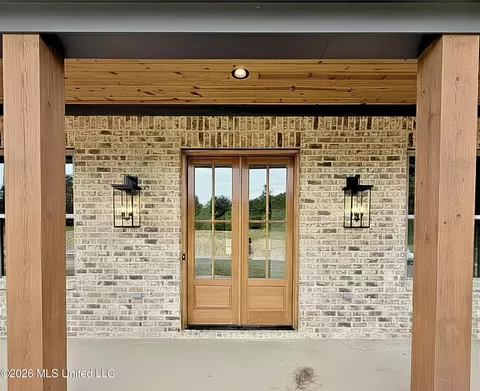 Exterior - 104 Plainview Dr, Vicksburg, MS 39180 photo 3 of 11