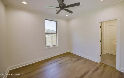Bedroom - 104 Plainview Dr, Vicksburg, MS 39180 photo 5 of 10
