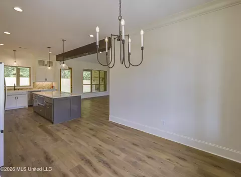 Dining - 104 Plainview Dr, Vicksburg, MS 39180 photo 2 of 2