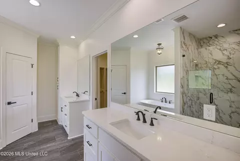 Bath - 104 Plainview Dr, Vicksburg, MS 39180 photo 2 of 9
