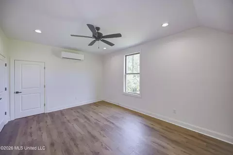 Bedroom - 104 Plainview Dr, Vicksburg, MS 39180 photo 6 of 10