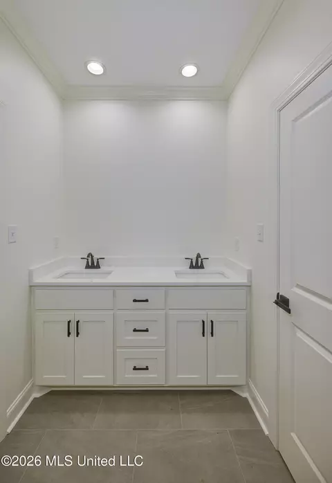 Bath - 104 Plainview Dr, Vicksburg, MS 39180 photo 9 of 9