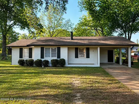 690 Cox Ave, Holly Springs, MS 38635