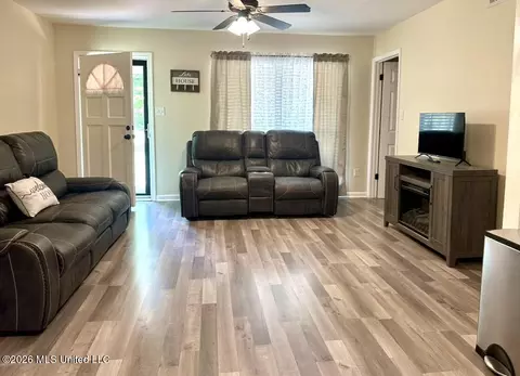Living - 1161 S Thunderbird Dr, Hernando, MS 38632 photo 1 of 1