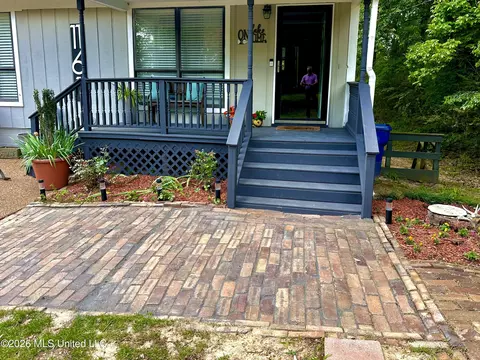 Exterior - 1161 S Thunderbird Dr, Hernando, MS 38632 photo 2 of 11