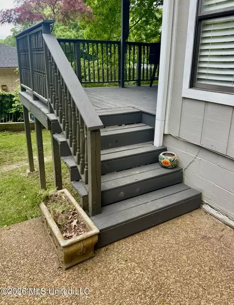 Exterior - 1161 S Thunderbird Dr, Hernando, MS 38632 photo 3 of 11