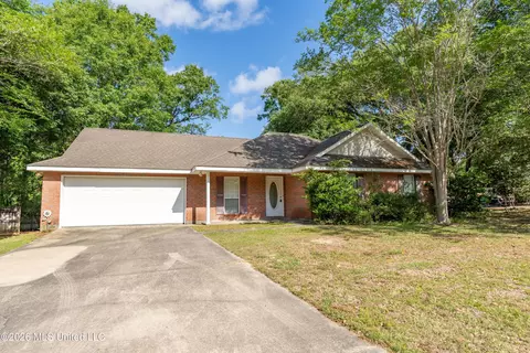 231 E Sunnybrook Rd, Carriere, MS 39426