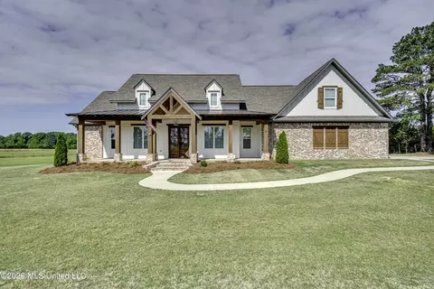901 Sharon Rd, Canton, MS 39046