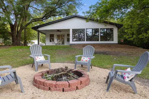 13 Magnolia Dr, Perkinston, MS 39573