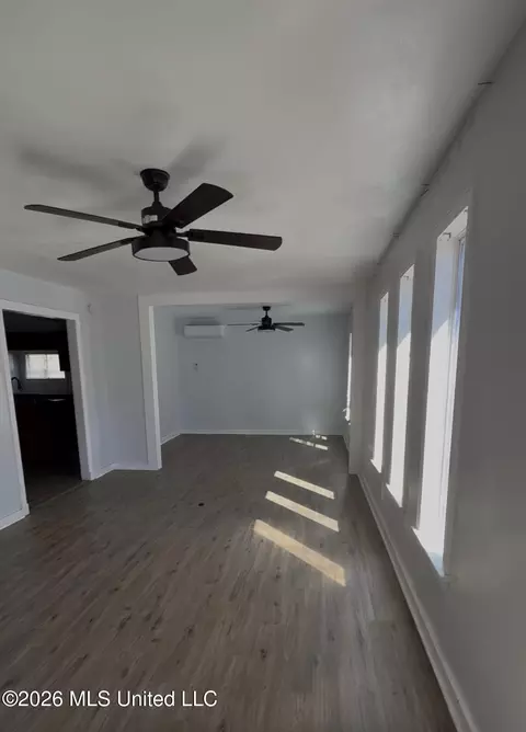 Living - 1727 Dixie Dr, Jackson, MS 39209 photo 2 of 2