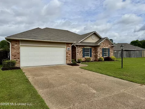 105 Edinburgh Ln, Clinton, MS 39056