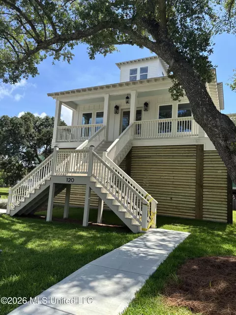 120 Beachview Dr, Pass Christian, MS 39571