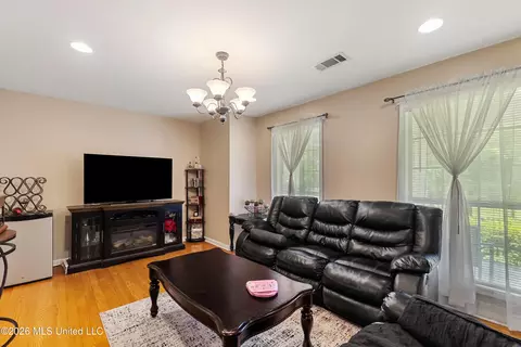 Living - 59 Thomas Ln, Columbia, MS 39429 photo 2 of 2