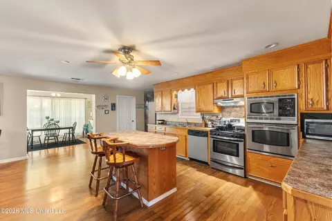 Kitchen - 59 Thomas Ln, Columbia, MS 39429 photo 2 of 2