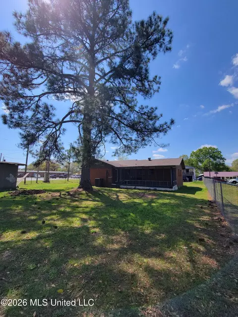 54 Sinclair St, Lucedale, MS 39452 photo 2
