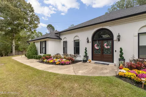 49 Canebrake Blvd, Hattiesburg, MS 39402