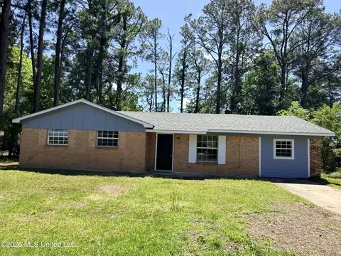 6236 Frederick St, Moss Point, MS 39563