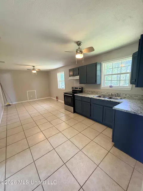 6236 Frederick St, Moss Point, MS 39563 photo 3