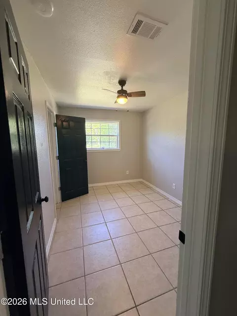 6236 Frederick St, Moss Point, MS 39563 photo 4