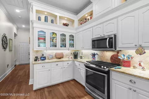 Kitchen - 110 Willow Crest Cir, Brandon, MS 39047 photo 5 of 5