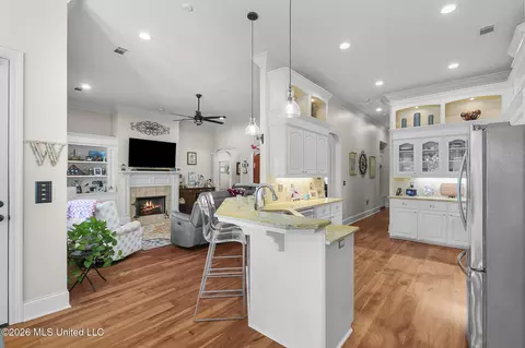 Kitchen - 110 Willow Crest Cir, Brandon, MS 39047 photo 2 of 5