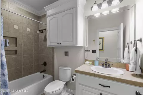 Bath - 110 Willow Crest Cir, Brandon, MS 39047 photo 1 of 5