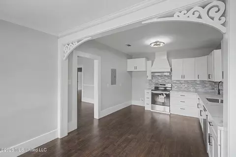 Entry Way - 103 S 3rd St, Wiggins, MS 39577 photo 2 of 2
