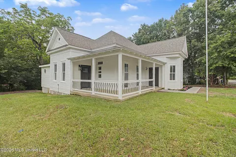 Exterior - 103 S 3rd St, Wiggins, MS 39577 photo 3 of 4