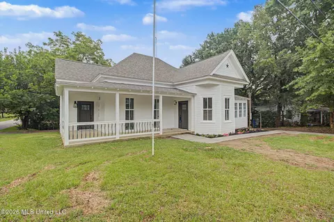 Exterior - 103 S 3rd St, Wiggins, MS 39577 photo 2 of 4