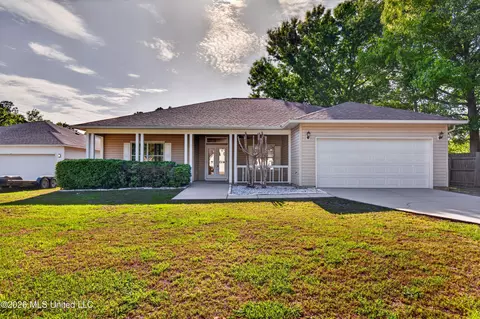 1605 Lake Mars Ave, Ocean Springs, MS 39564