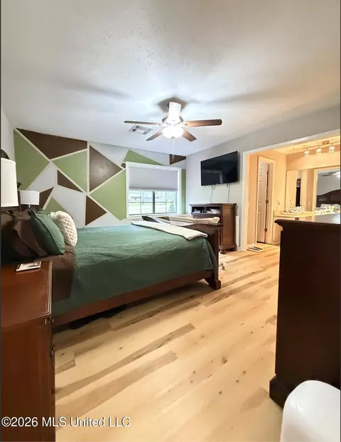 Bedroom - 151 Oak Park Dr, Forest, MS 39074 photo 3 of 5