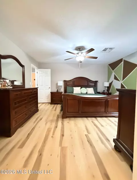 Bedroom - 151 Oak Park Dr, Forest, MS 39074 photo 2 of 5