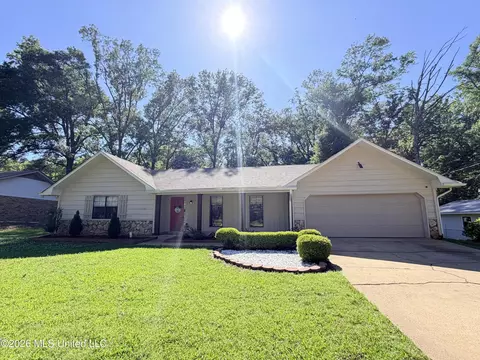 151 Oak Park Dr, Forest, MS 39074